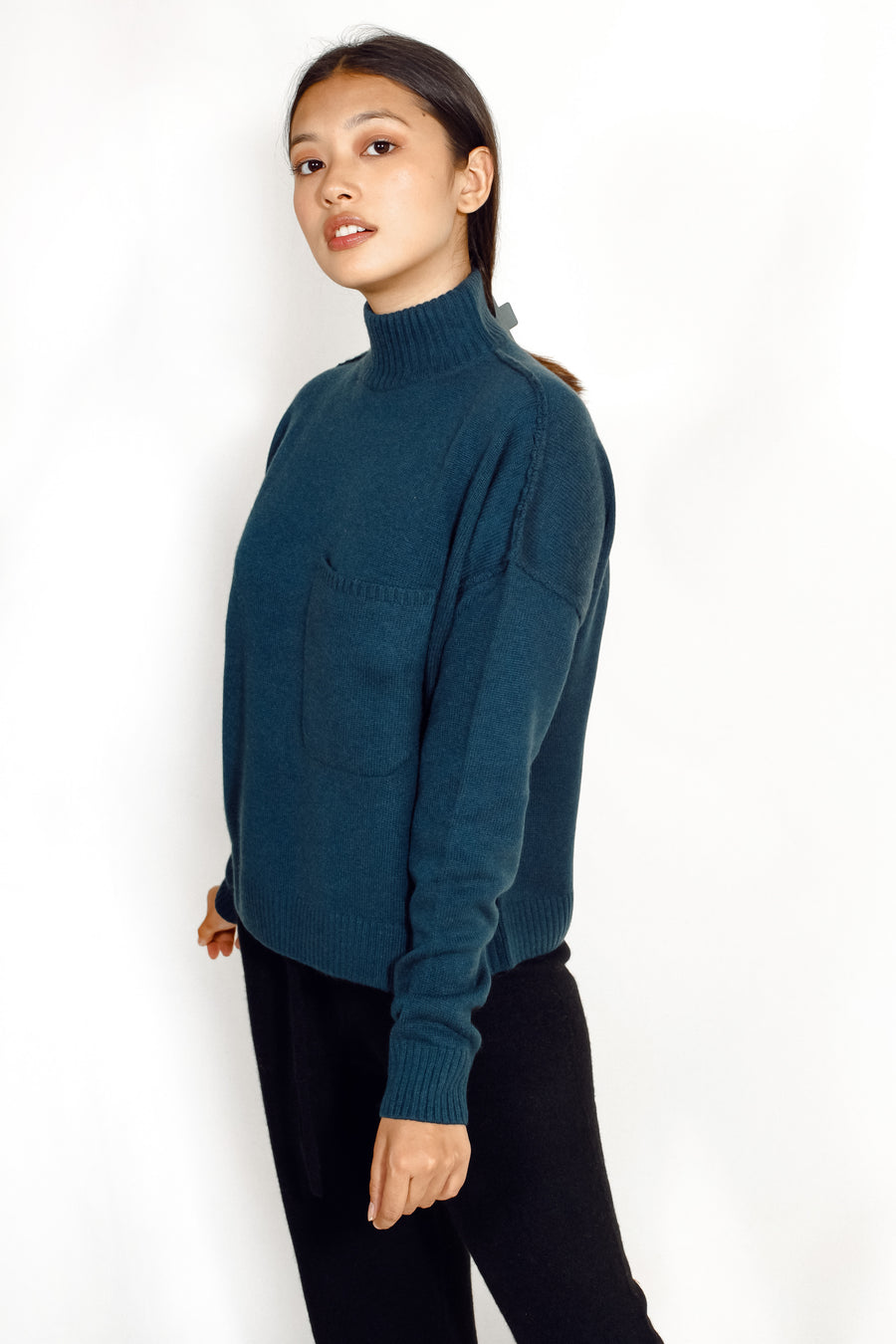 Women's Wool Cashmere Tound Pocket Sweater